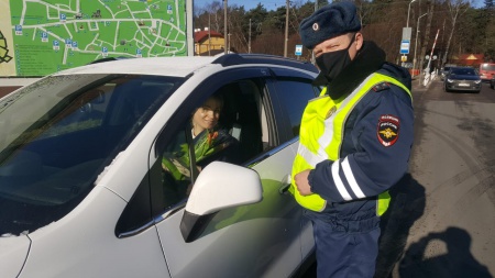 Традиционно 8 Марта Госавтоинспекция Светлогорского района провели поздравительные мероприятия для женщин